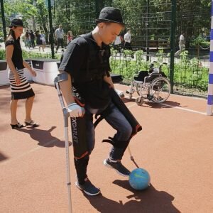 skolkovo robotics - exoatlet playing football
